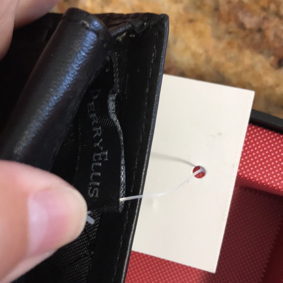 Perry Ellis genuine leather wallet - Picture 10 of 12
